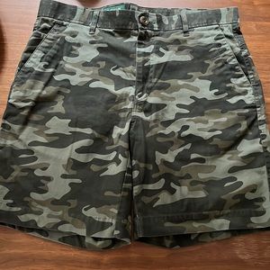 Men’s camouflage shorts size 34 NWOT
